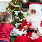 Dépouillement d’arbre de Noël : une activité pour les étudiants-parents du Collège Ahuntsic